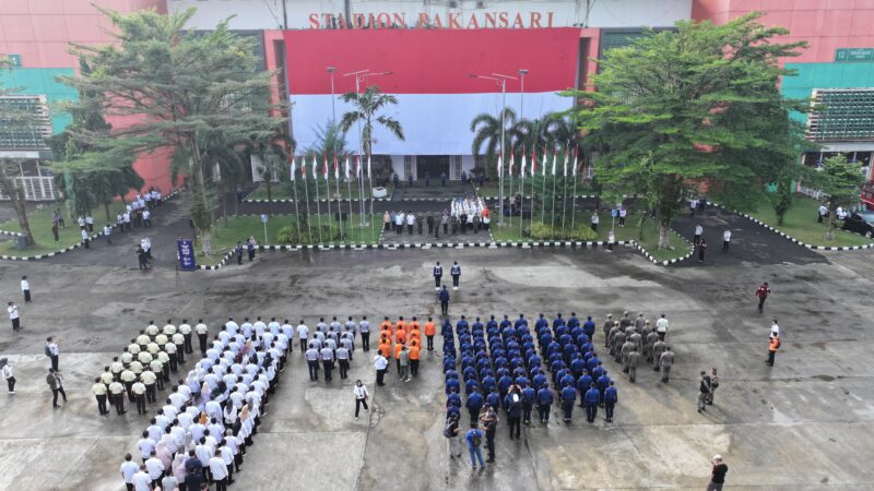 Bendera Merah Putih Raksasa Berkibar di Stadion Pakansari, Kobarkan Semangat Kemerdekaan.